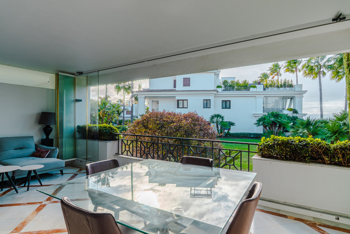 3 Bedroom Apartment in Estepona - Photo 25