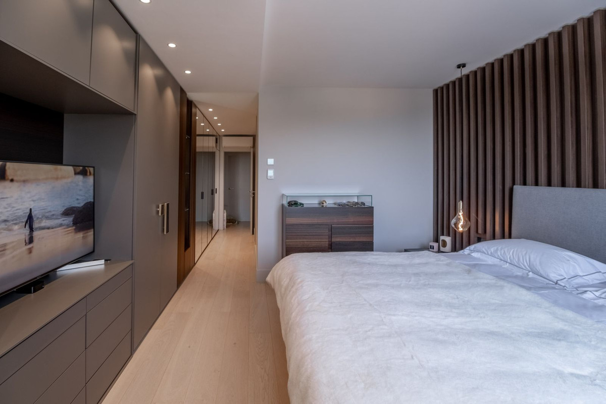 2 Bedroom Apartment in Marbella - Photo 20