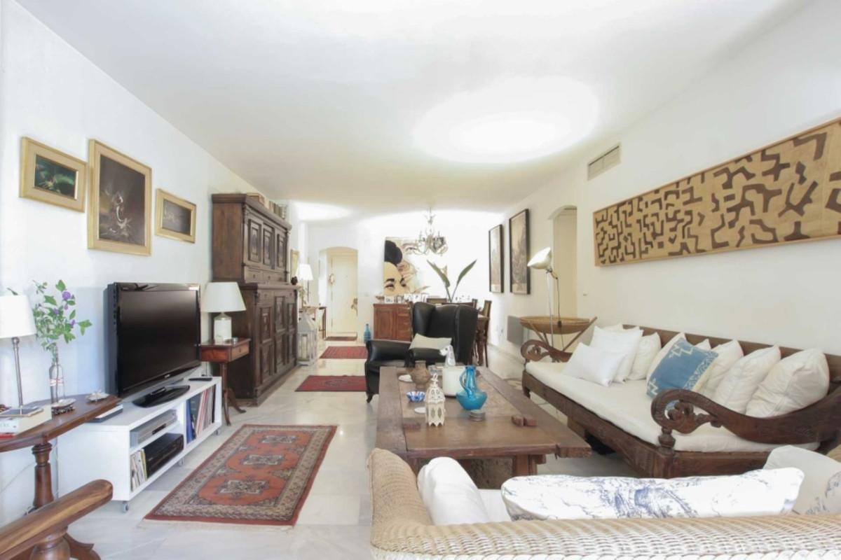 2 Bedroom Apartment in Marbella - Photo 5