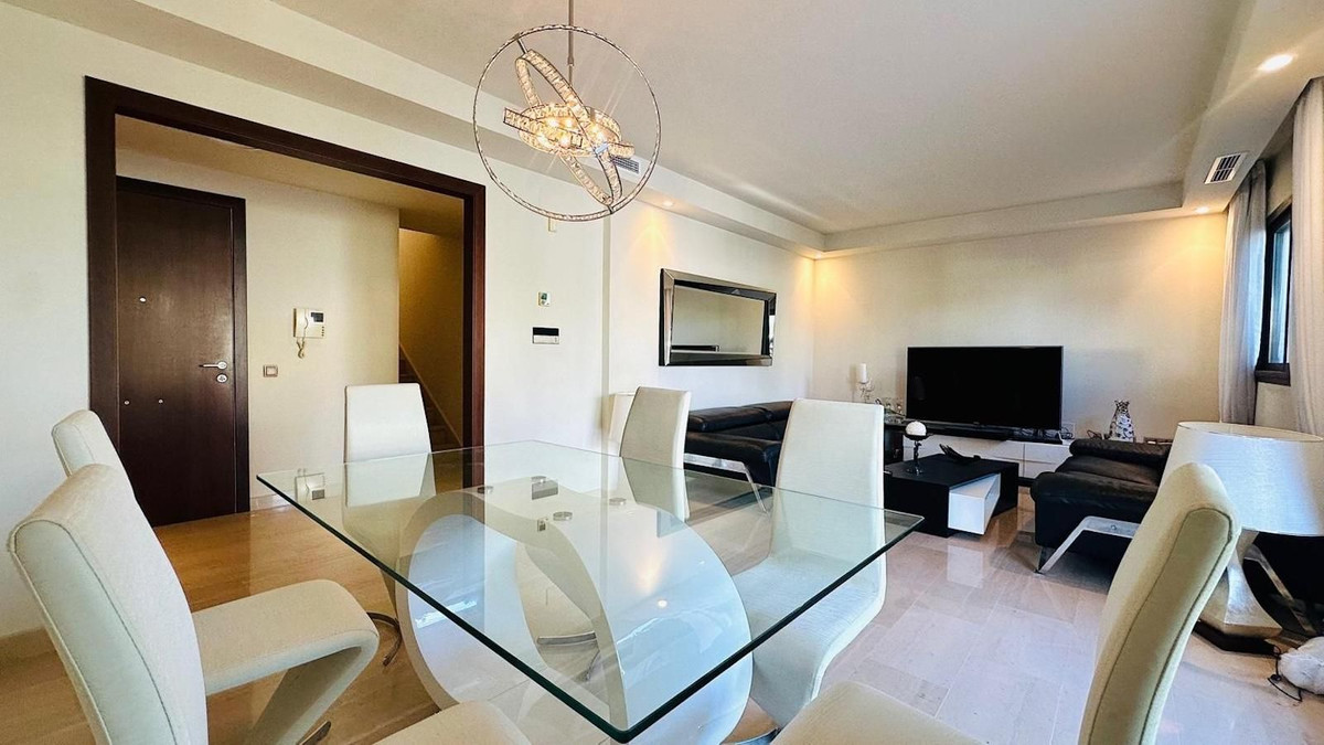 3 Bedroom Apartment in Marbella - Photo 4