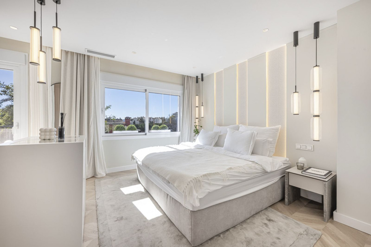 5 Bedroom Townhouse in Marbella - Photo 16