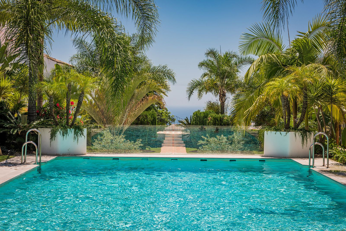3 Bedroom Apartment in Marbella - Photo 3