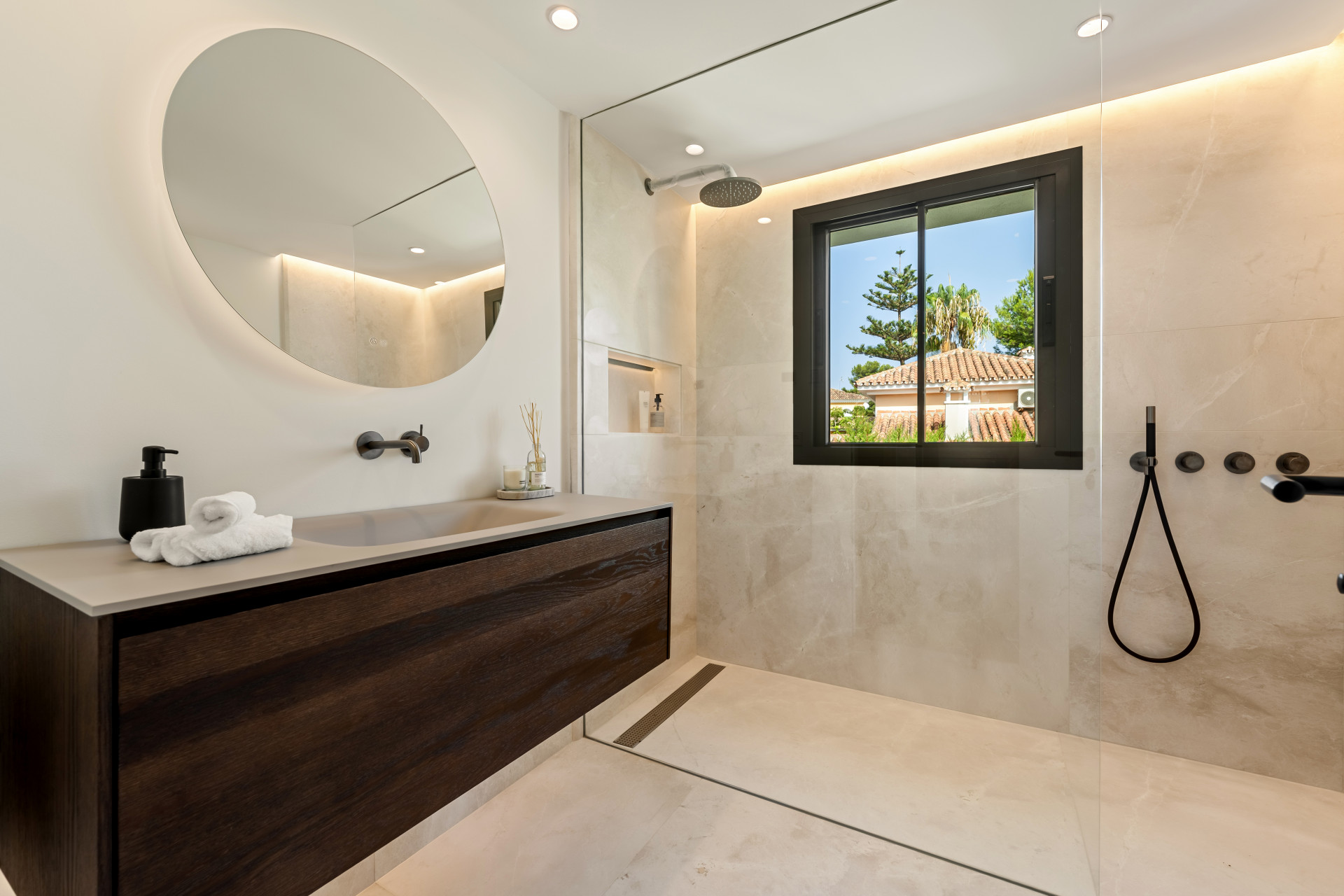5 Bedroom Villa in Marbella - Photo 40