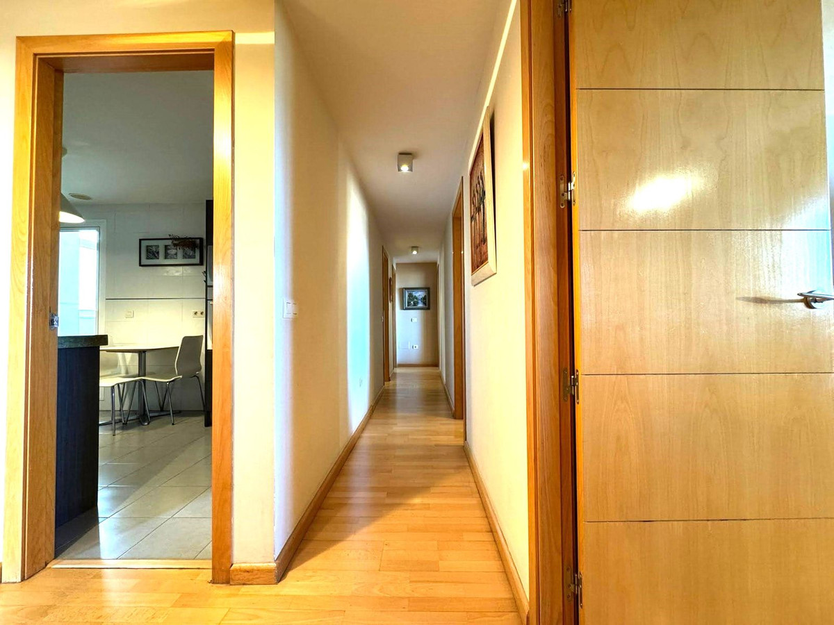4 Bedroom Penthouse in Torremolinos - Photo 13