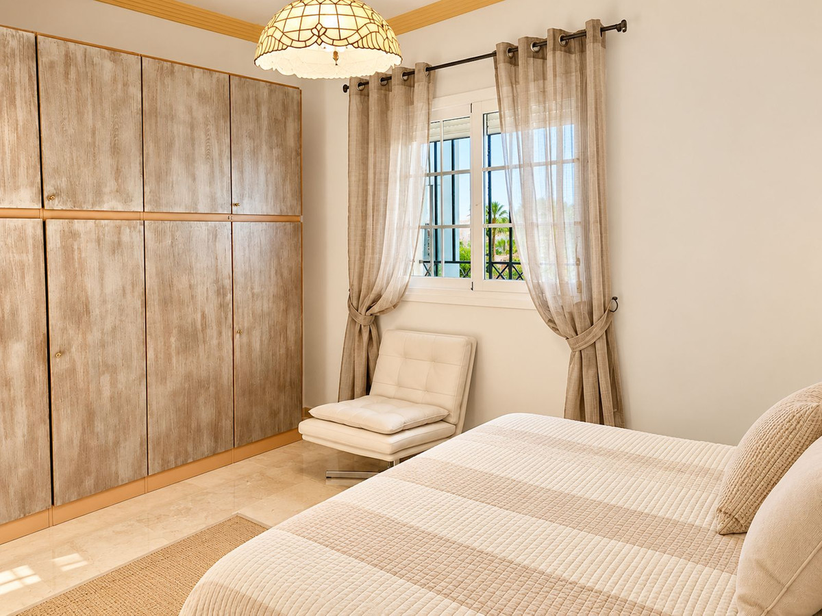 3 Bedroom Apartment in Marbella - Photo 20