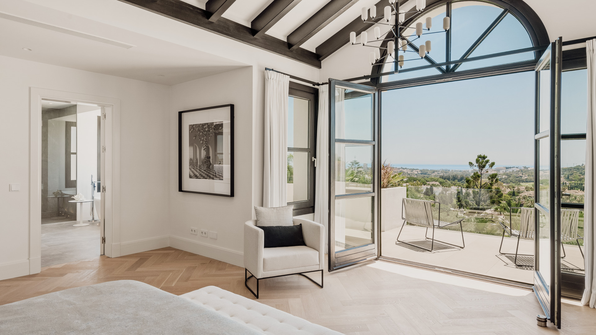 6 Bedroom Villa in Marbella - Photo 30