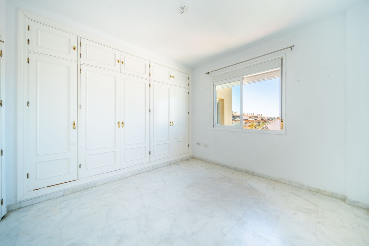 3 Bedroom Apartment in Fuengirola - Photo 13