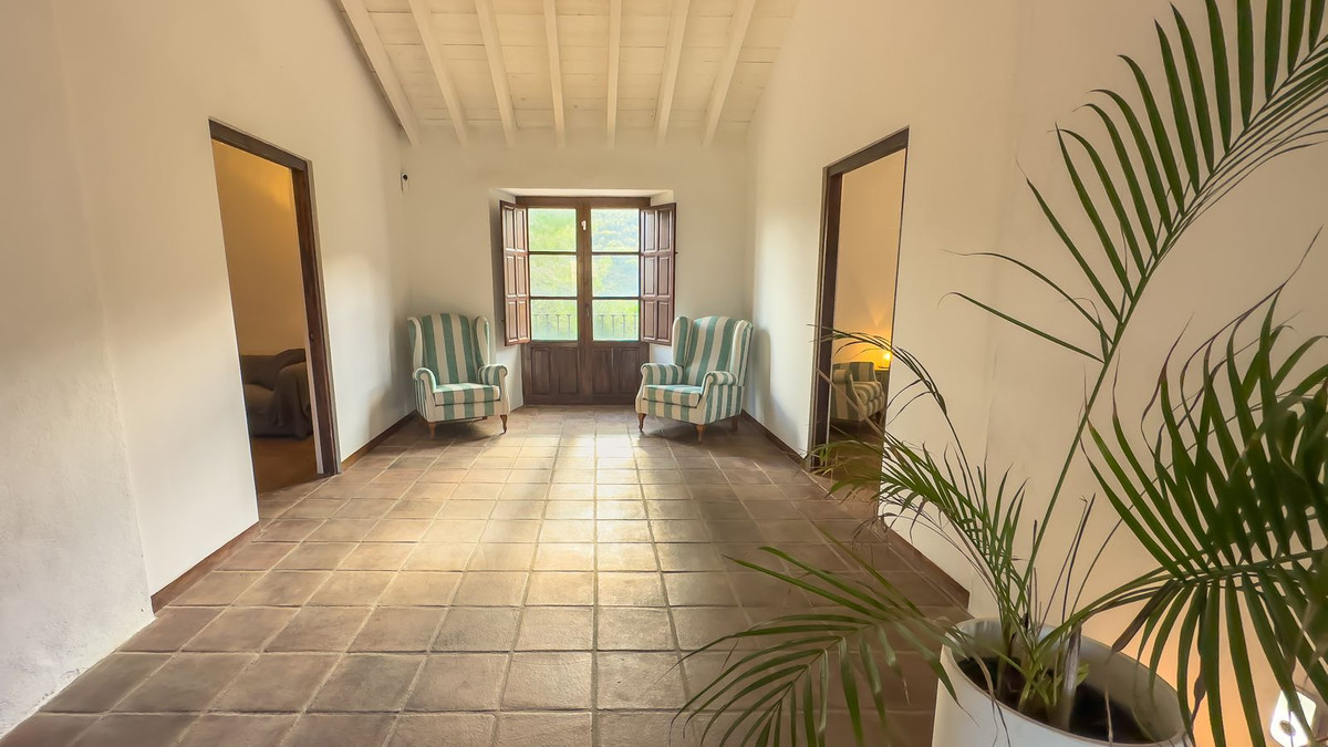 8 Bedroom Country house in Málaga - Photo 24