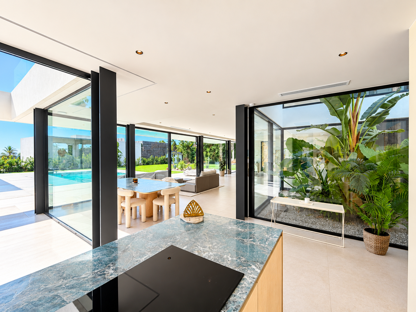 5 Bedroom Villa in Marbella - Photo 10