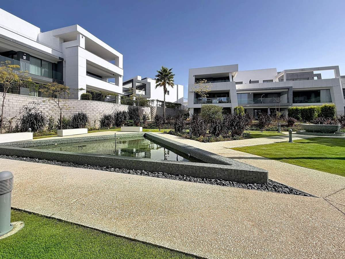 2 Bedroom Apartment in Estepona - Photo 42