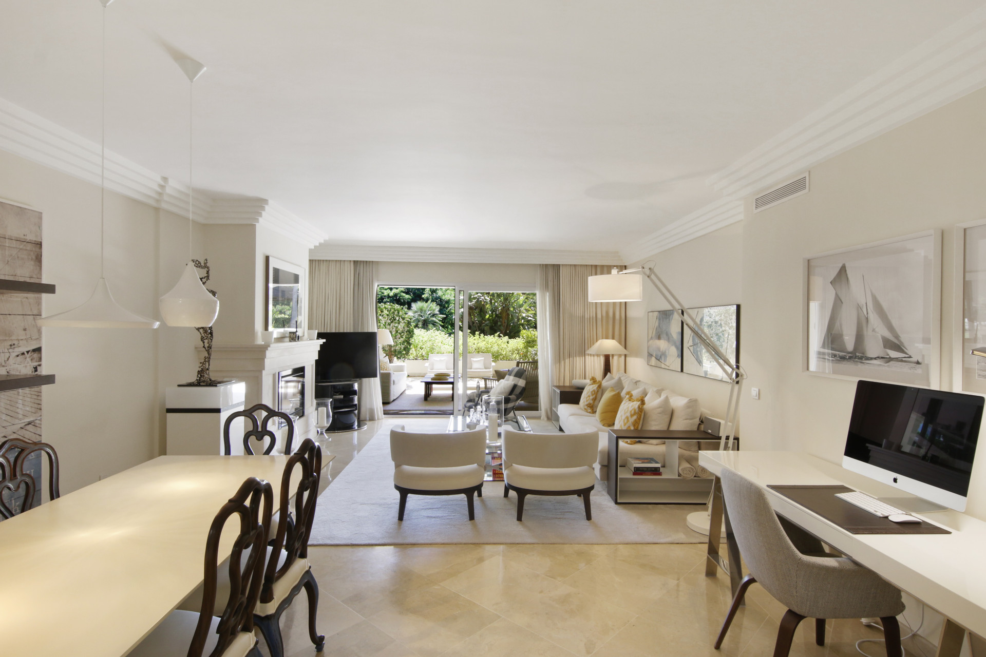 3 Bedroom Apartment in Marbella - Photo 2