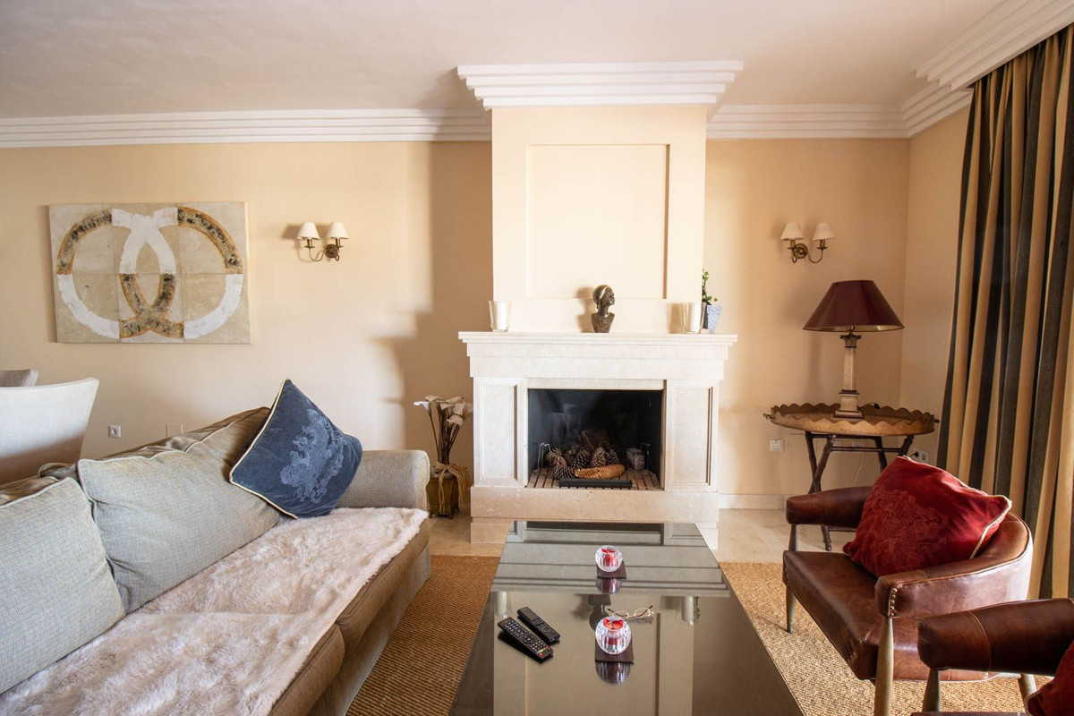 2 Bedroom Apartment in Marbella - Photo 20