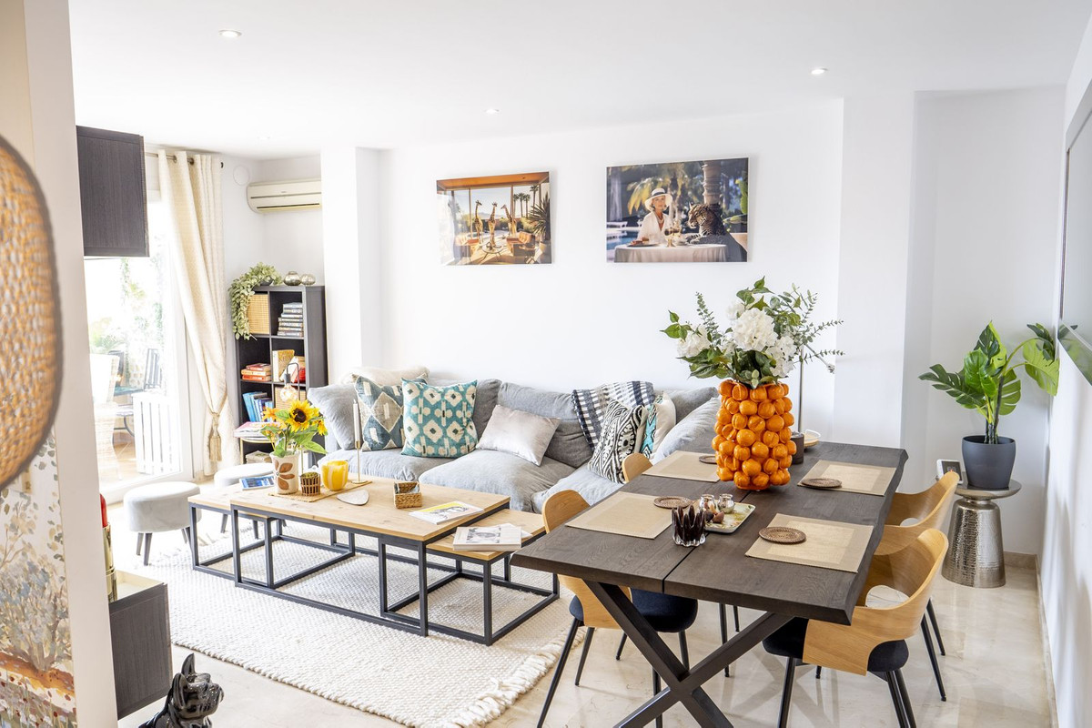 2 Bedroom Apartment in Estepona - Photo 8
