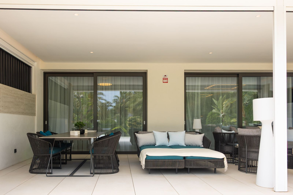 4 Bedroom Apartment in Marbella - Photo 26
