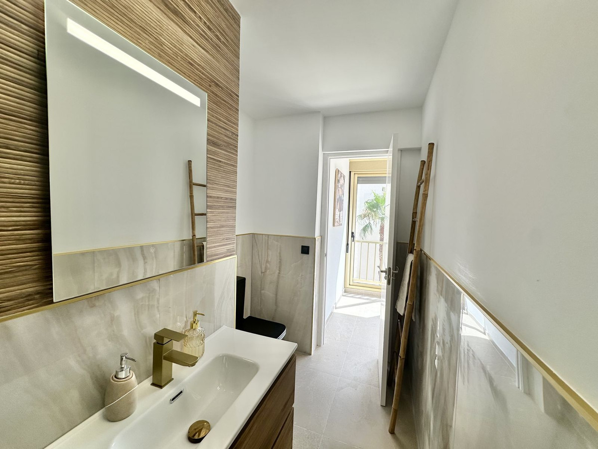 2 Bedroom Apartment in Fuengirola - Photo 22