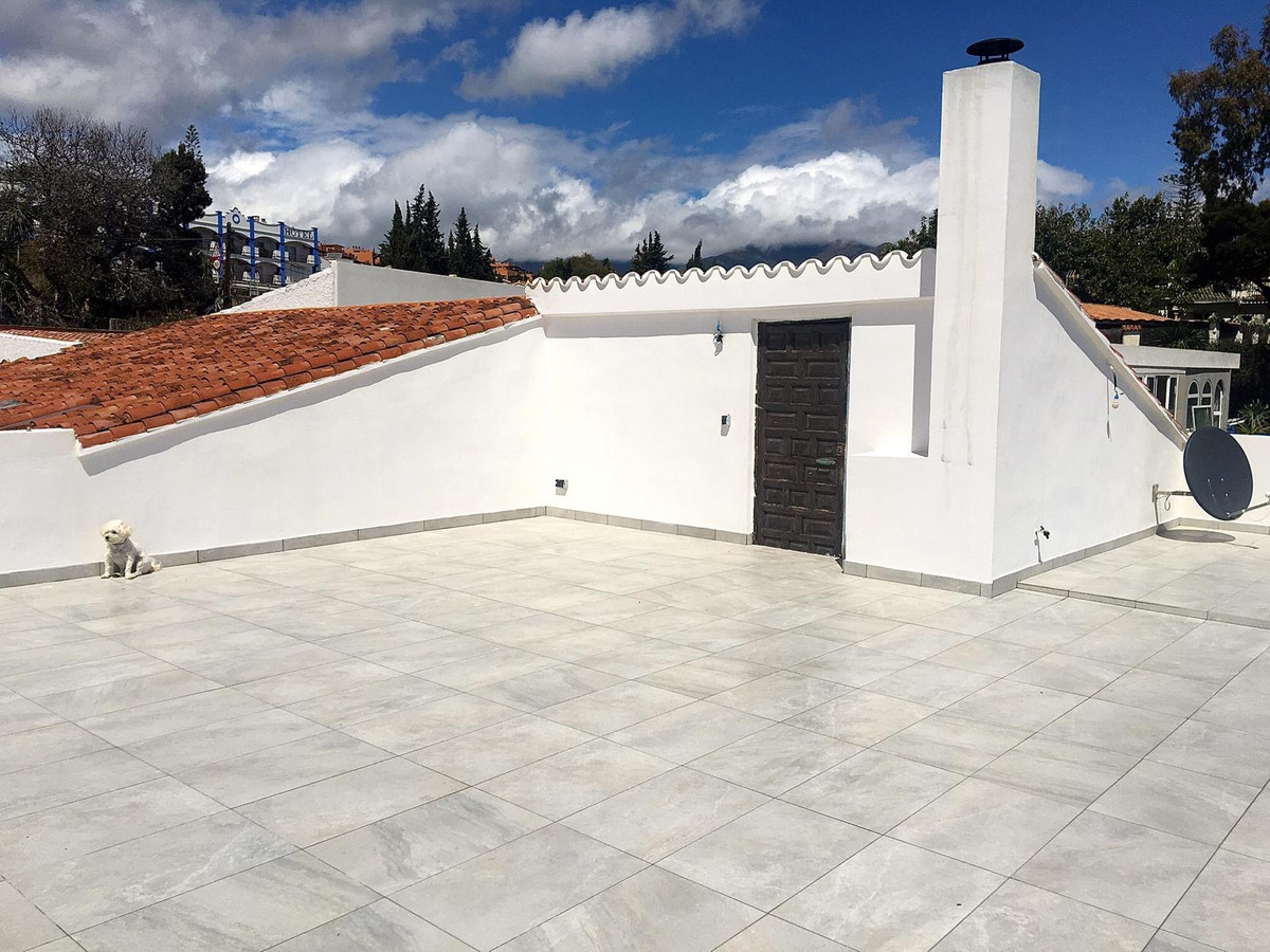 4 Bedroom Villa in Estepona - Photo 25