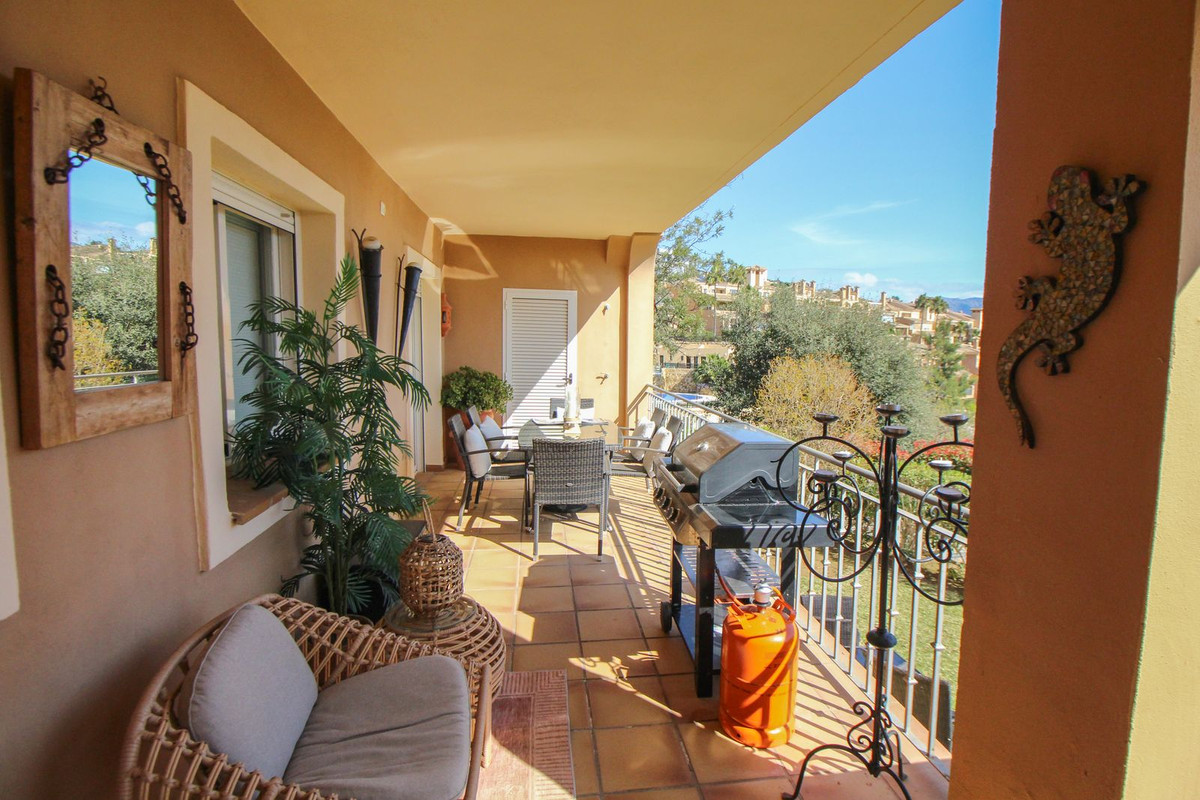 2 Bedroom Apartment in Marbella - Photo 5