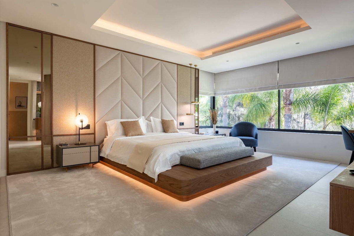 5 Bedroom Villa in Marbella - Photo 24