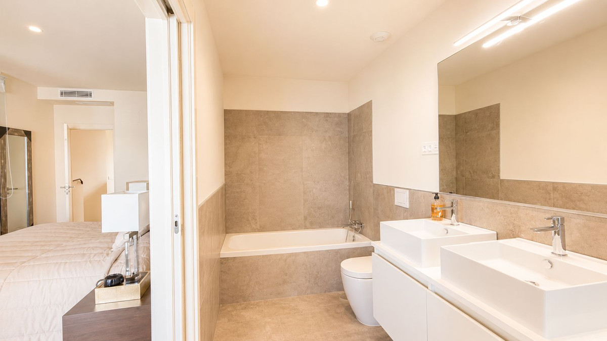4 Bedroom Townhouse in Mijas - Photo 15