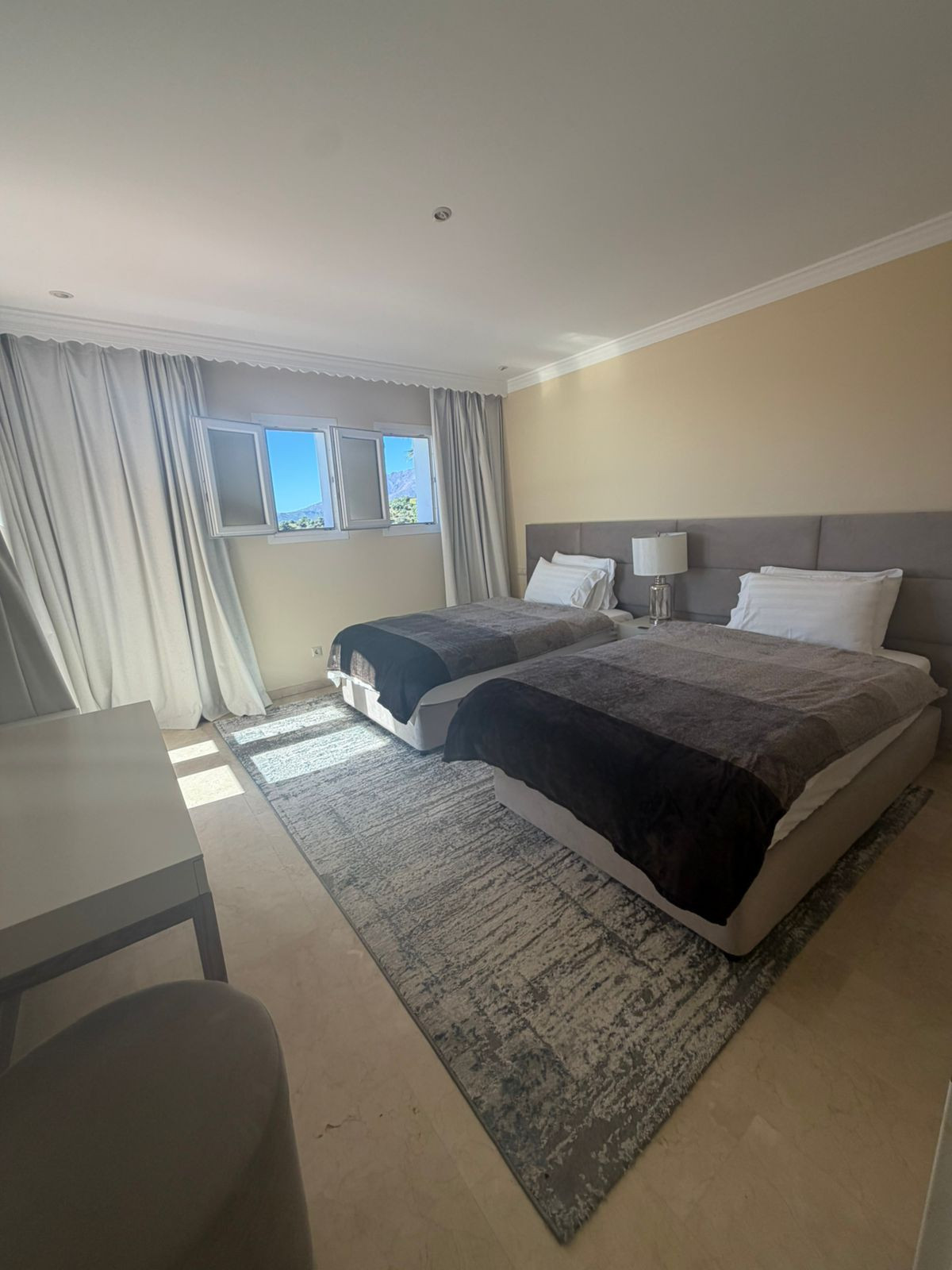 5 Bedroom Villa in Estepona - Photo 14