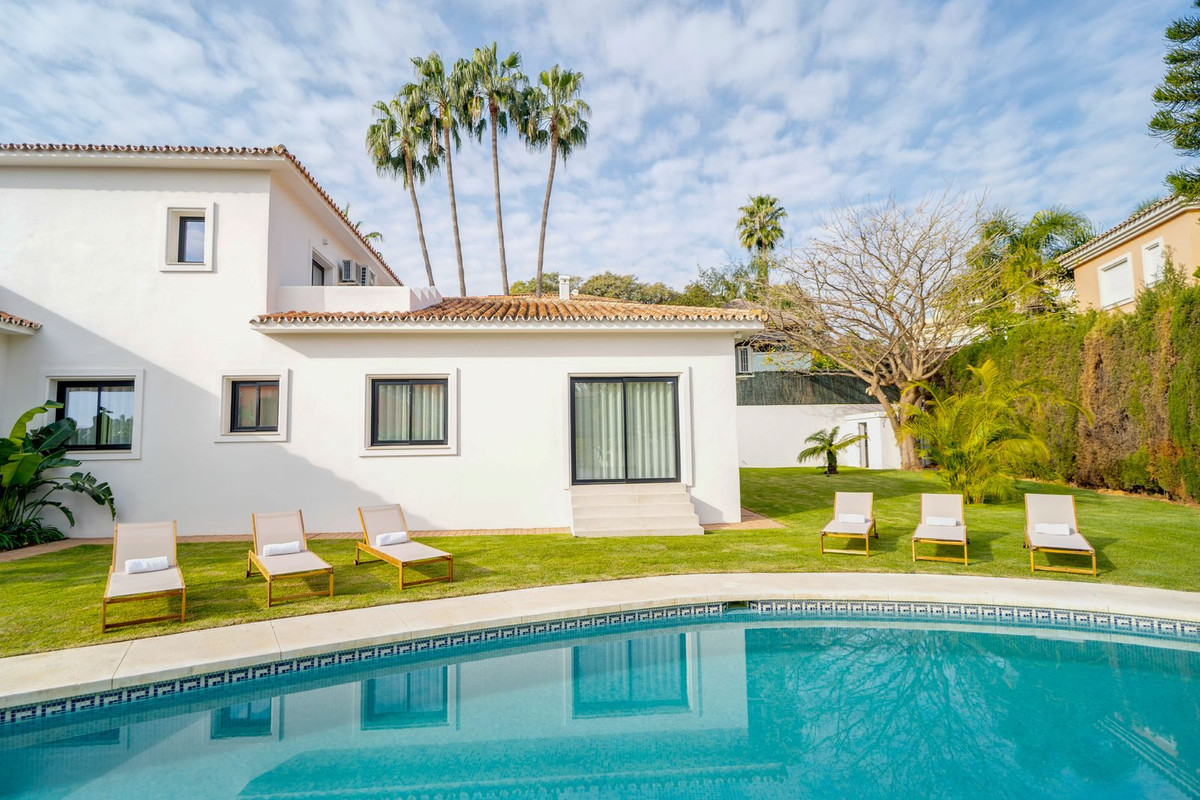 6 Bedroom Villa in Marbella - Photo 48