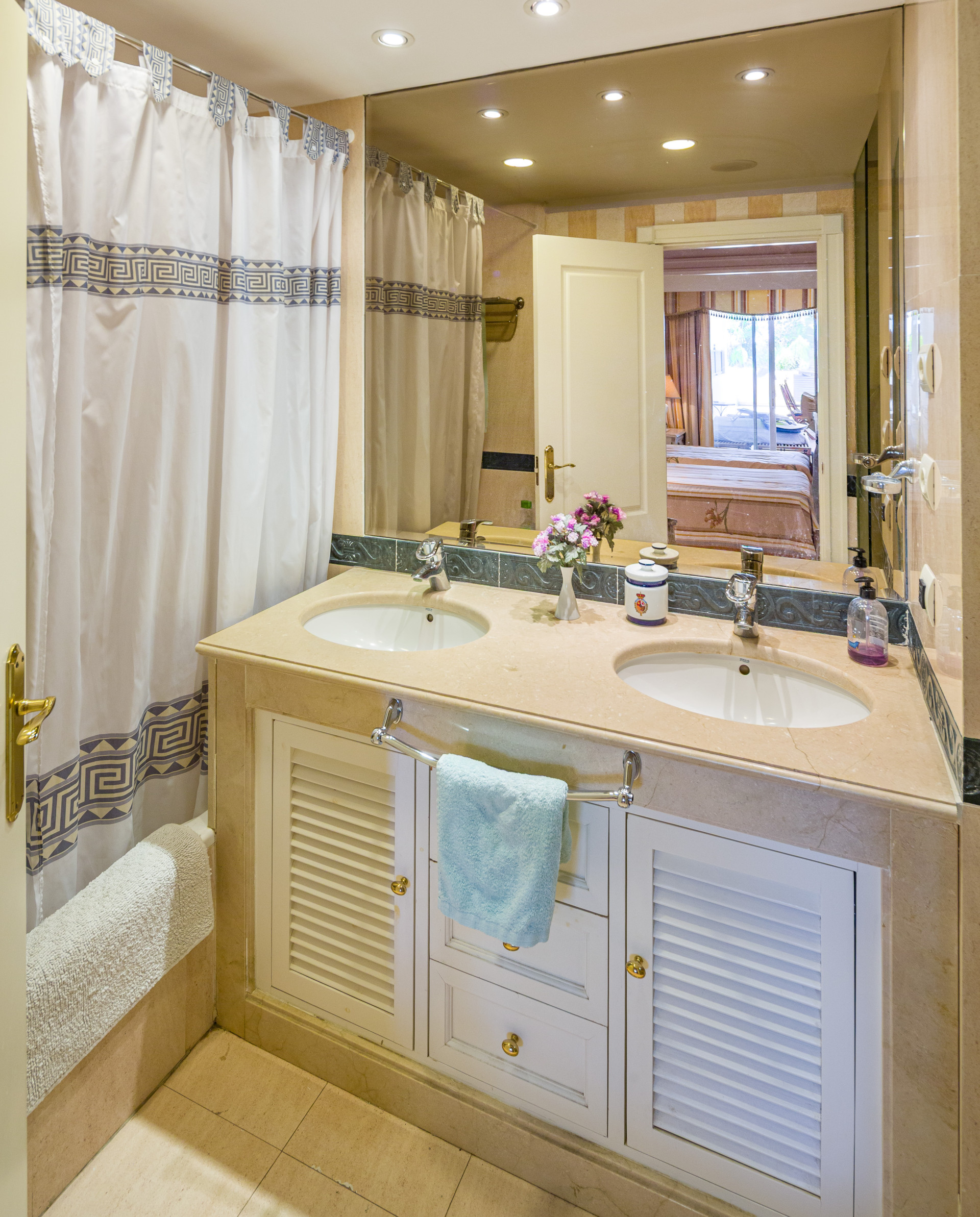2 Bedroom Apartment in Marbella - Photo 18