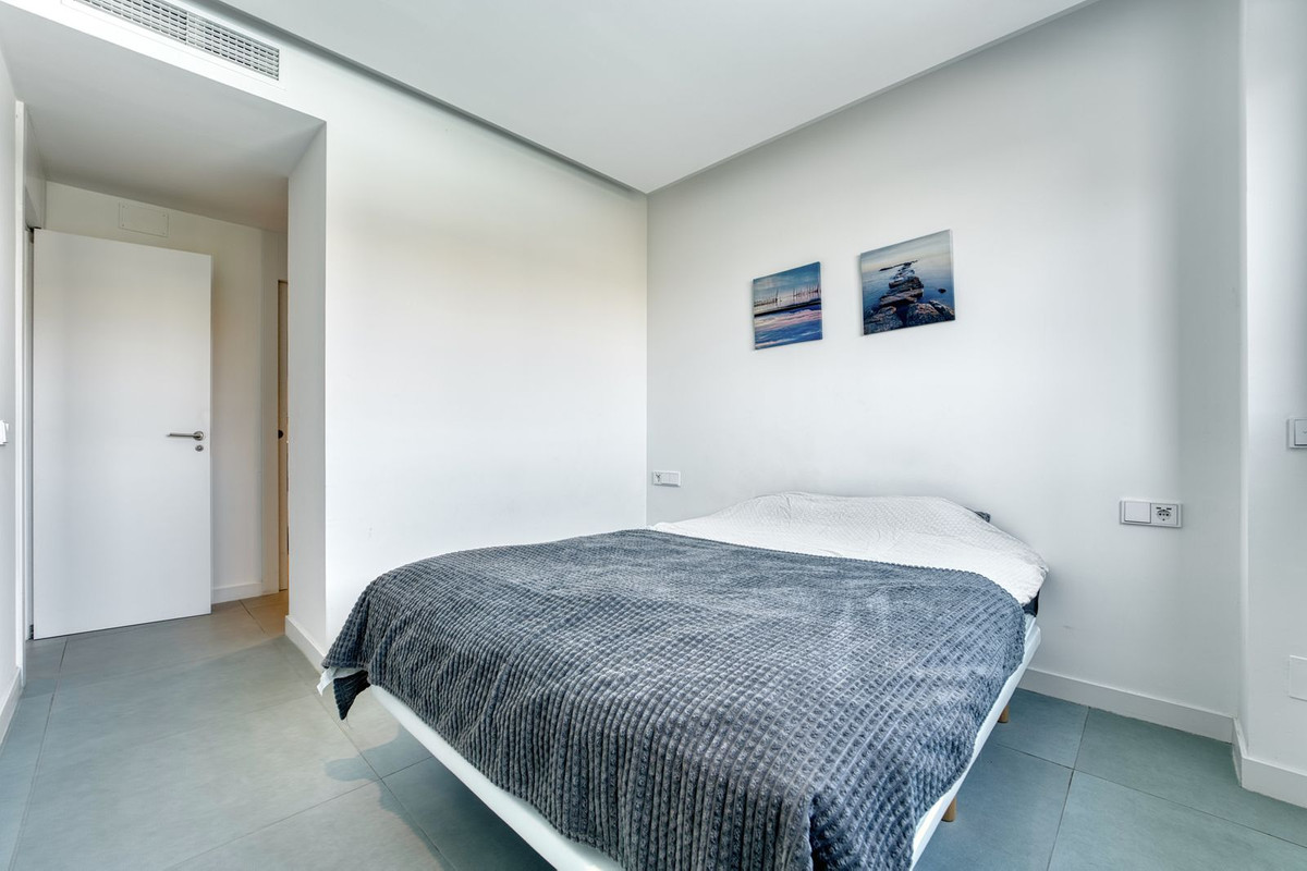 2 Bedroom Apartment in Benalmádena - Photo 13
