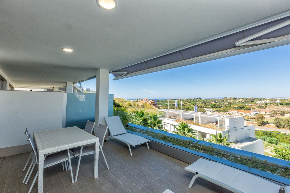 2 Bedroom Apartment in Estepona - Photo 9