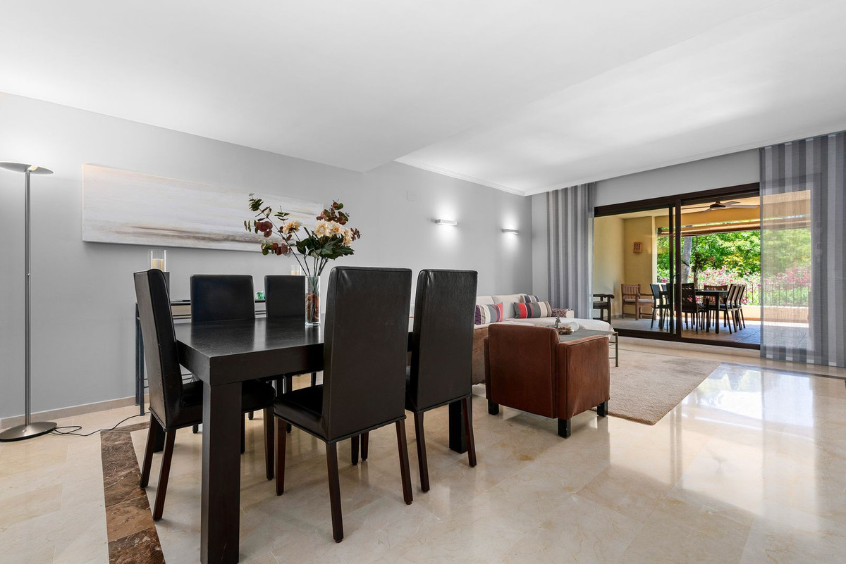 2 Bedroom Apartment in Benahavís - Foto 3