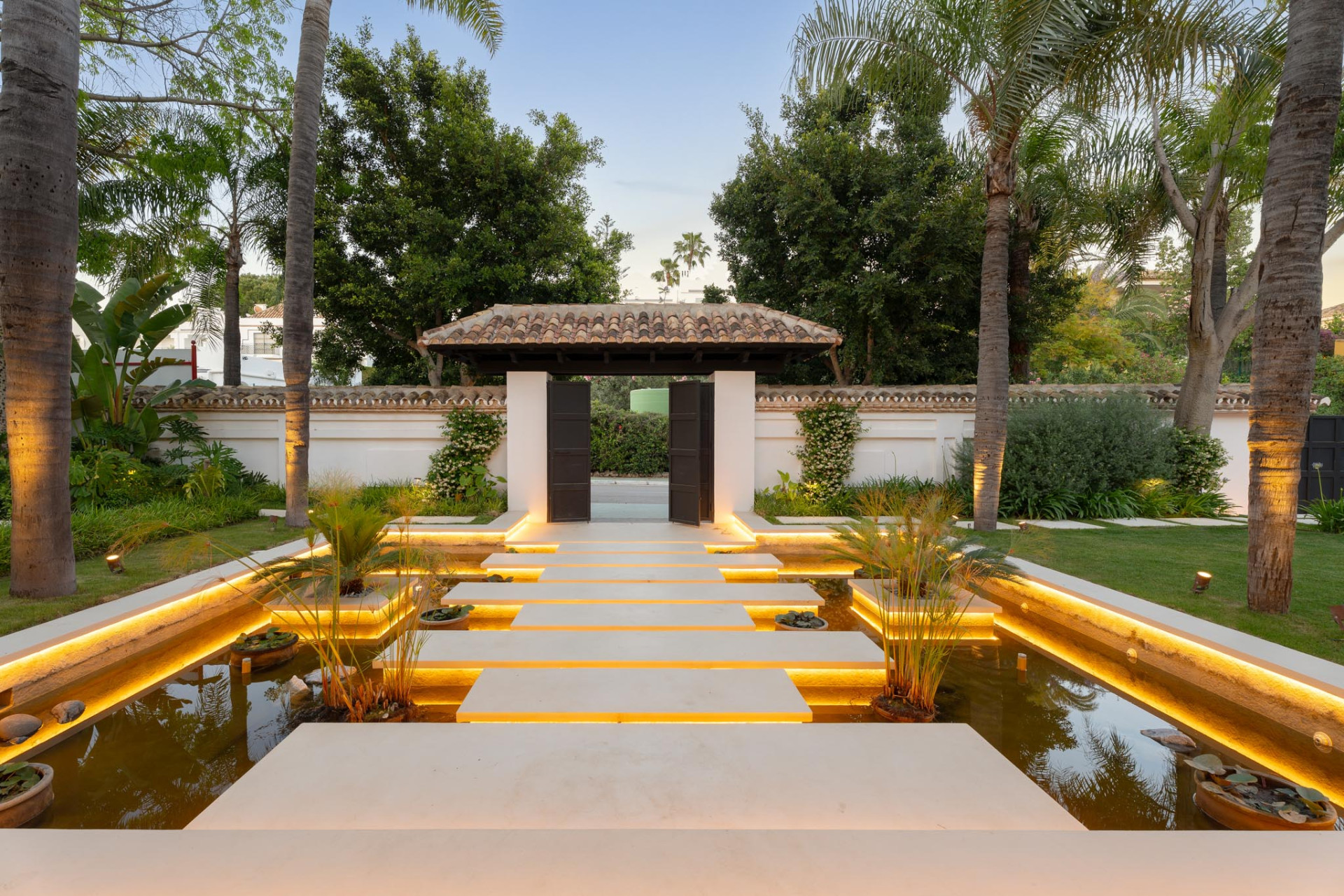 6 Bedroom Villa in Marbella - Photo 2