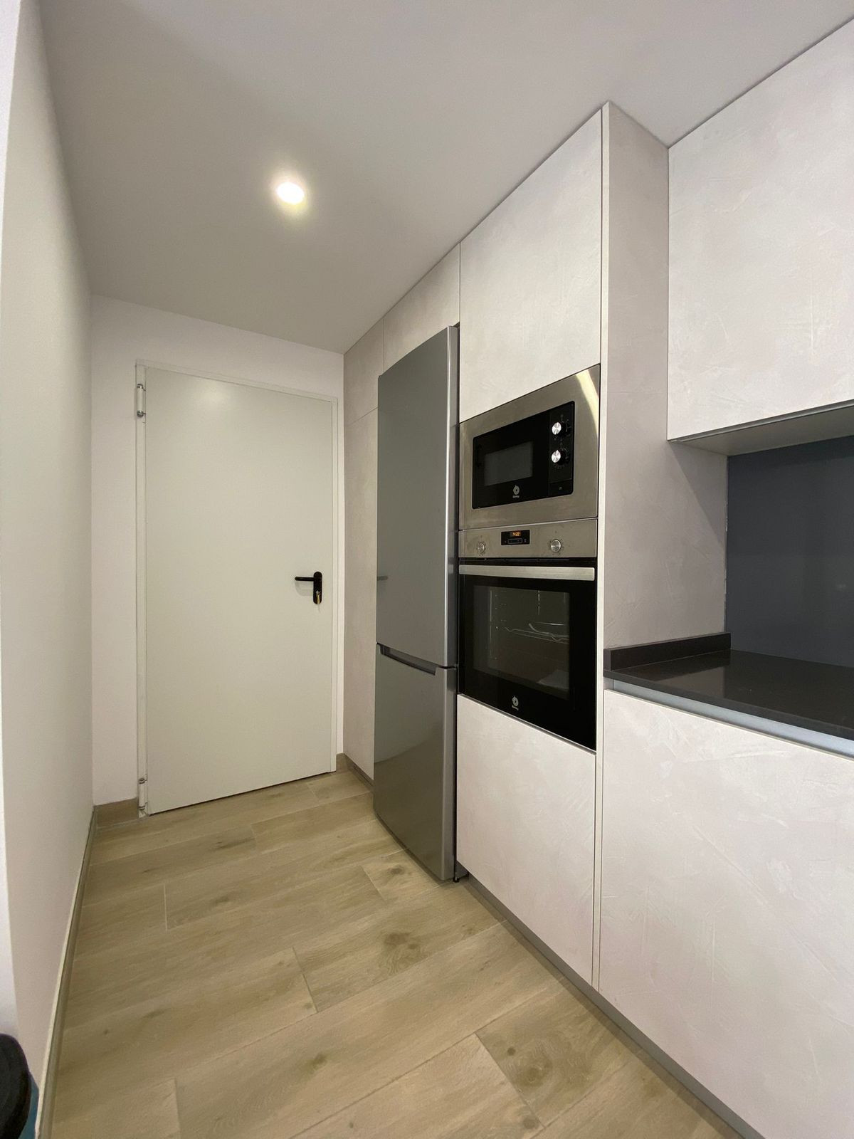4 Bedroom Apartment in Estepona - Photo 5