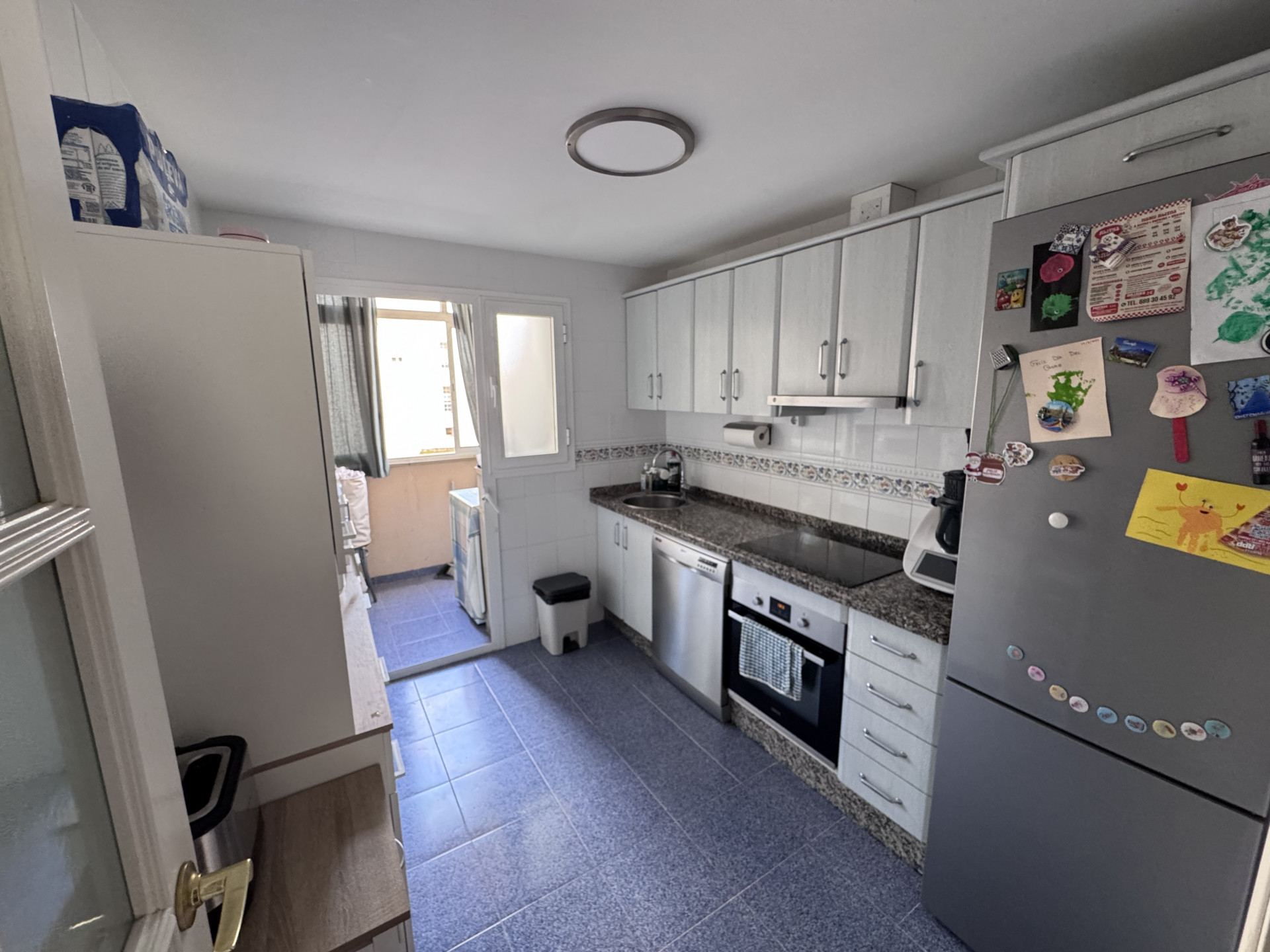 4 Bedroom Apartment in Estepona - Photo 2