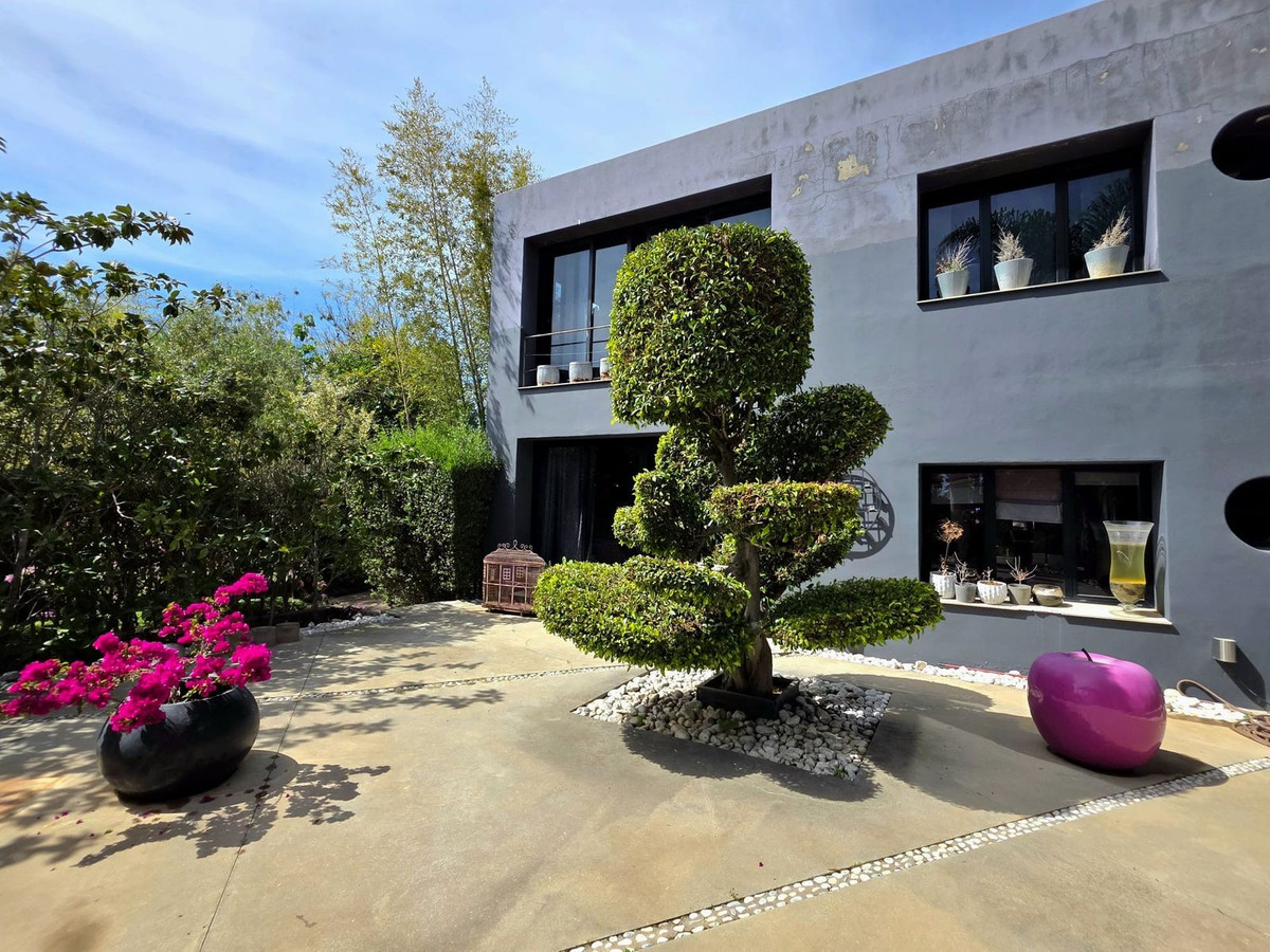 5 Bedroom Villa in Estepona - Photo 43