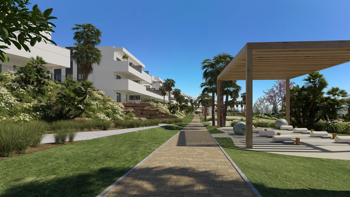 2 Bedroom Penthouse in Estepona - Photo 13