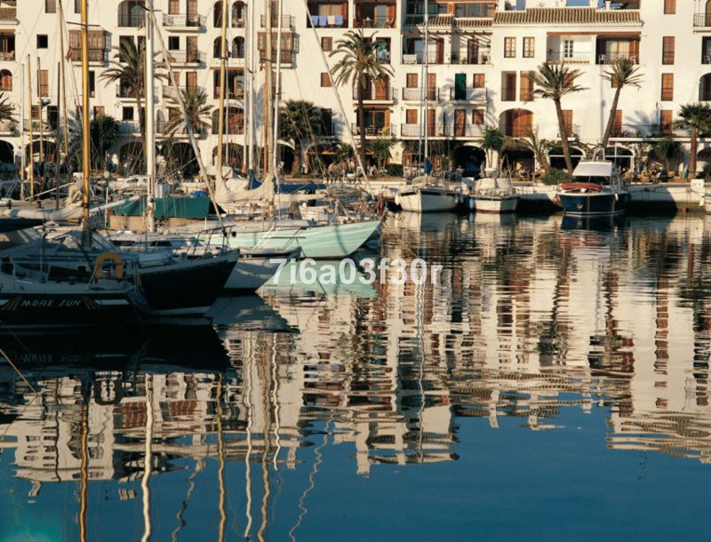 3 Bedroom Apartment in Estepona - Photo 25