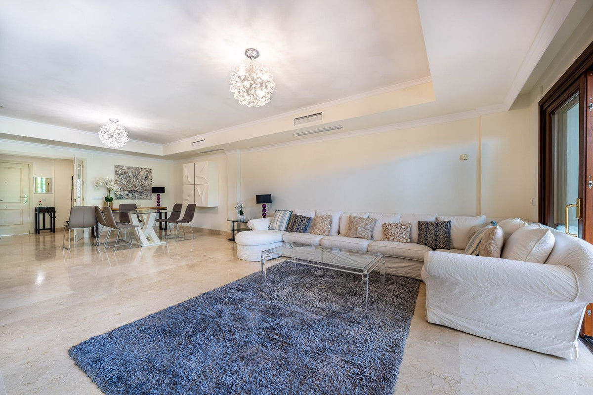 2 Bedroom Apartment in Marbella - Photo 6