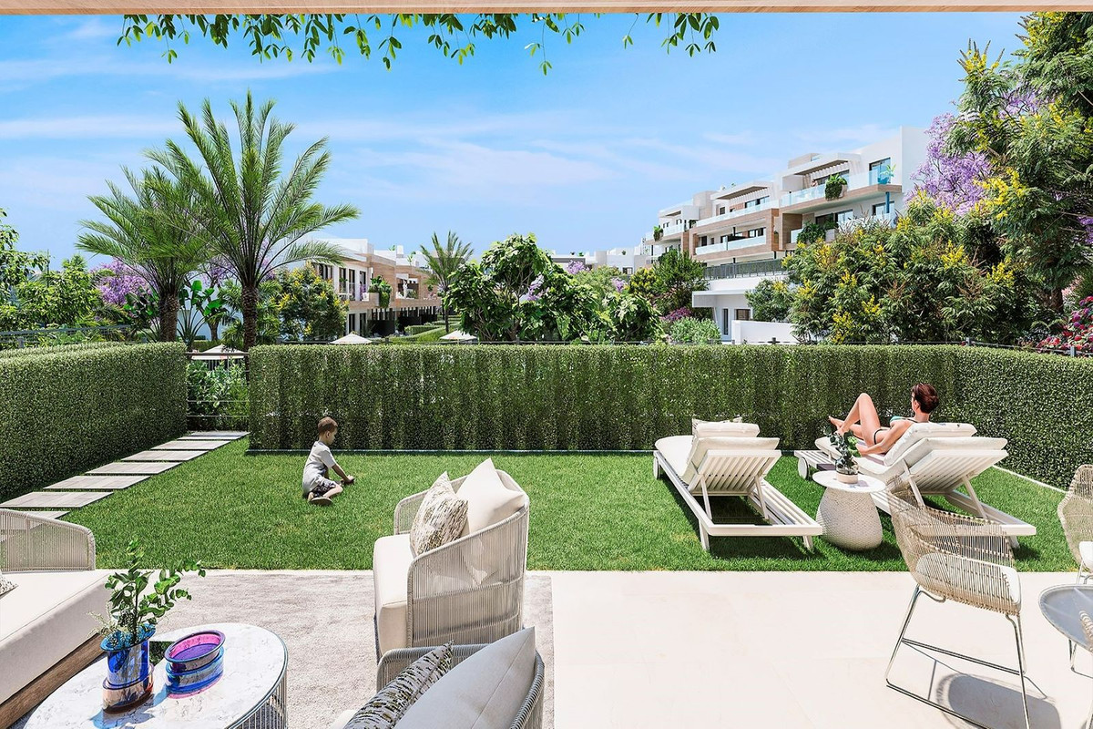 3 Bedroom Apartment in Estepona - Photo 3
