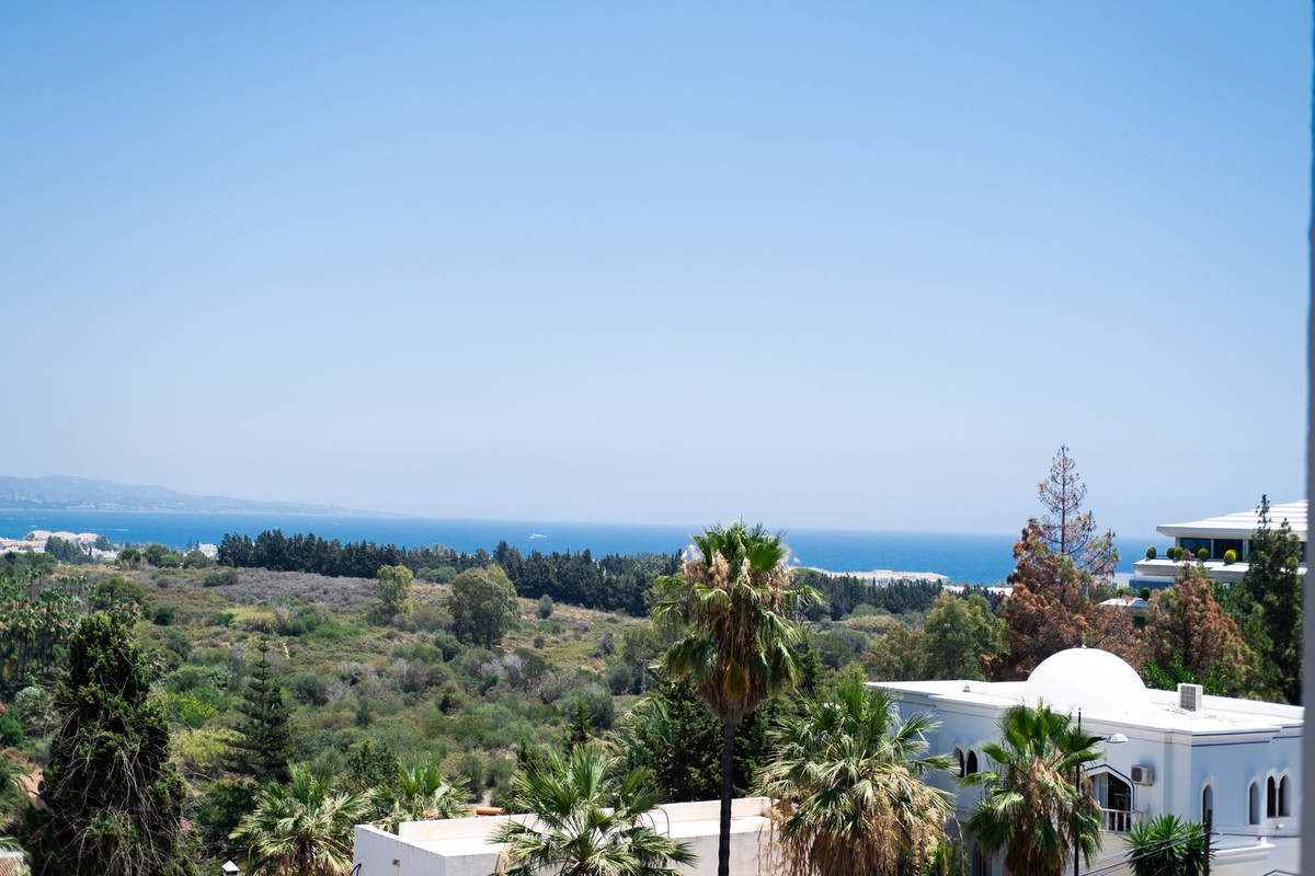 2 Bedroom Apartment in Marbella - Photo 3