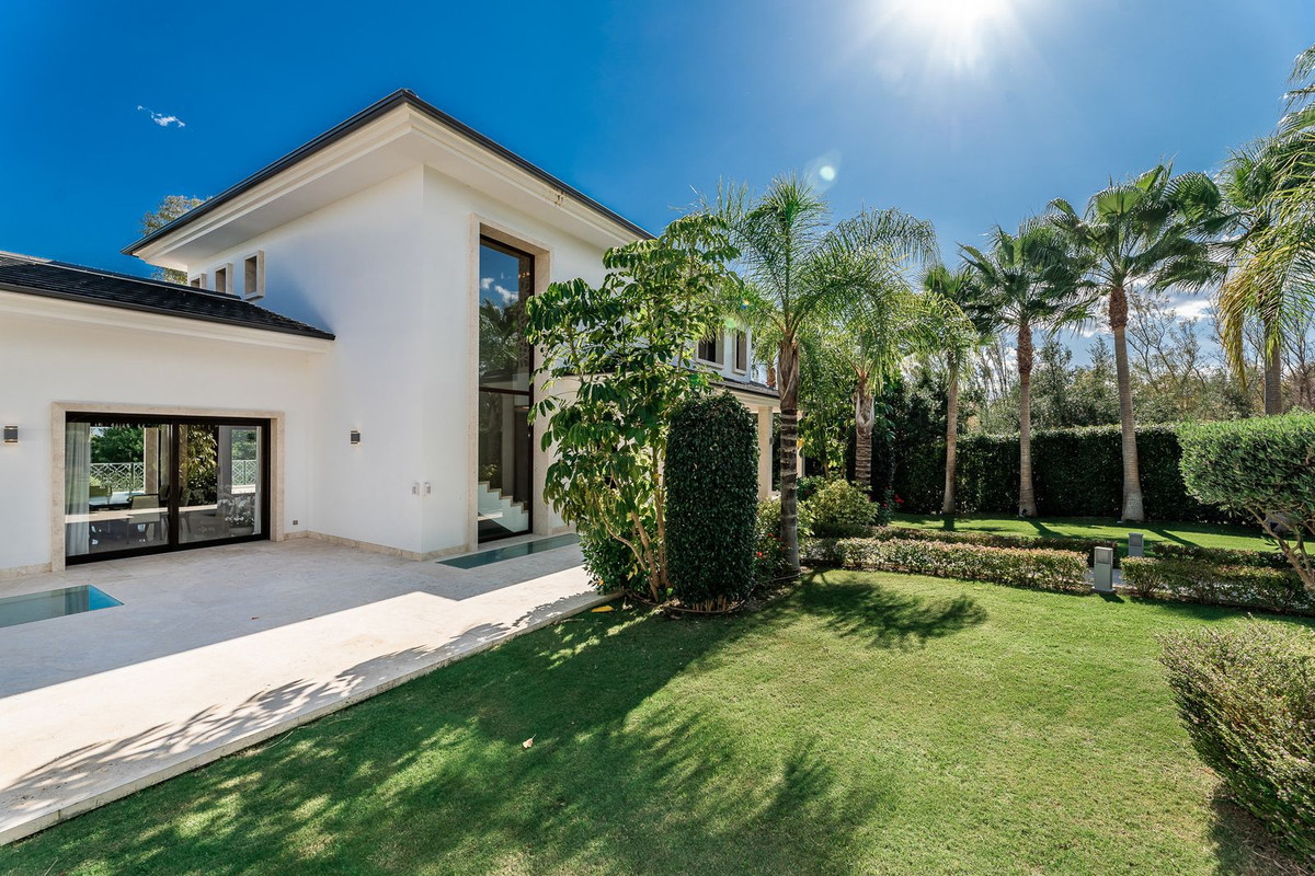 5 Bedroom Villa in Marbella - Photo 4
