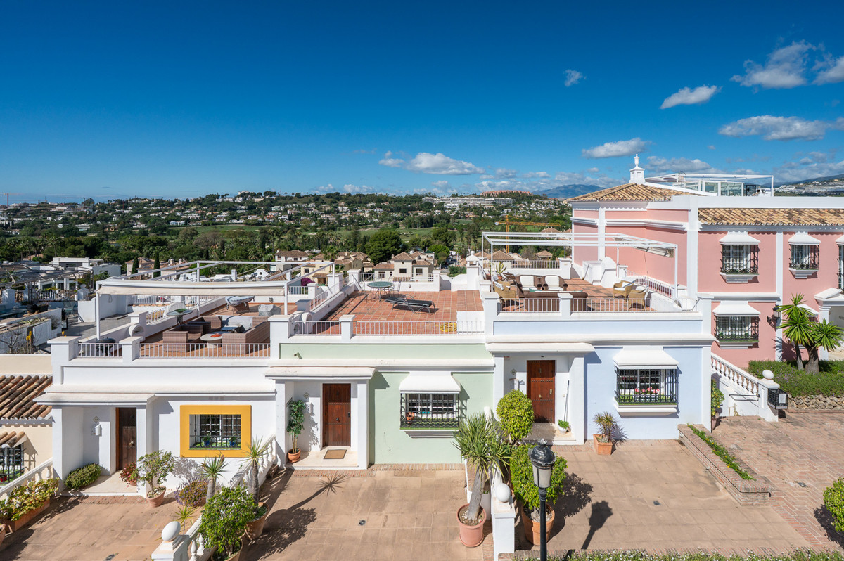 3 Bedroom Townhouse in Marbella - Photo 5