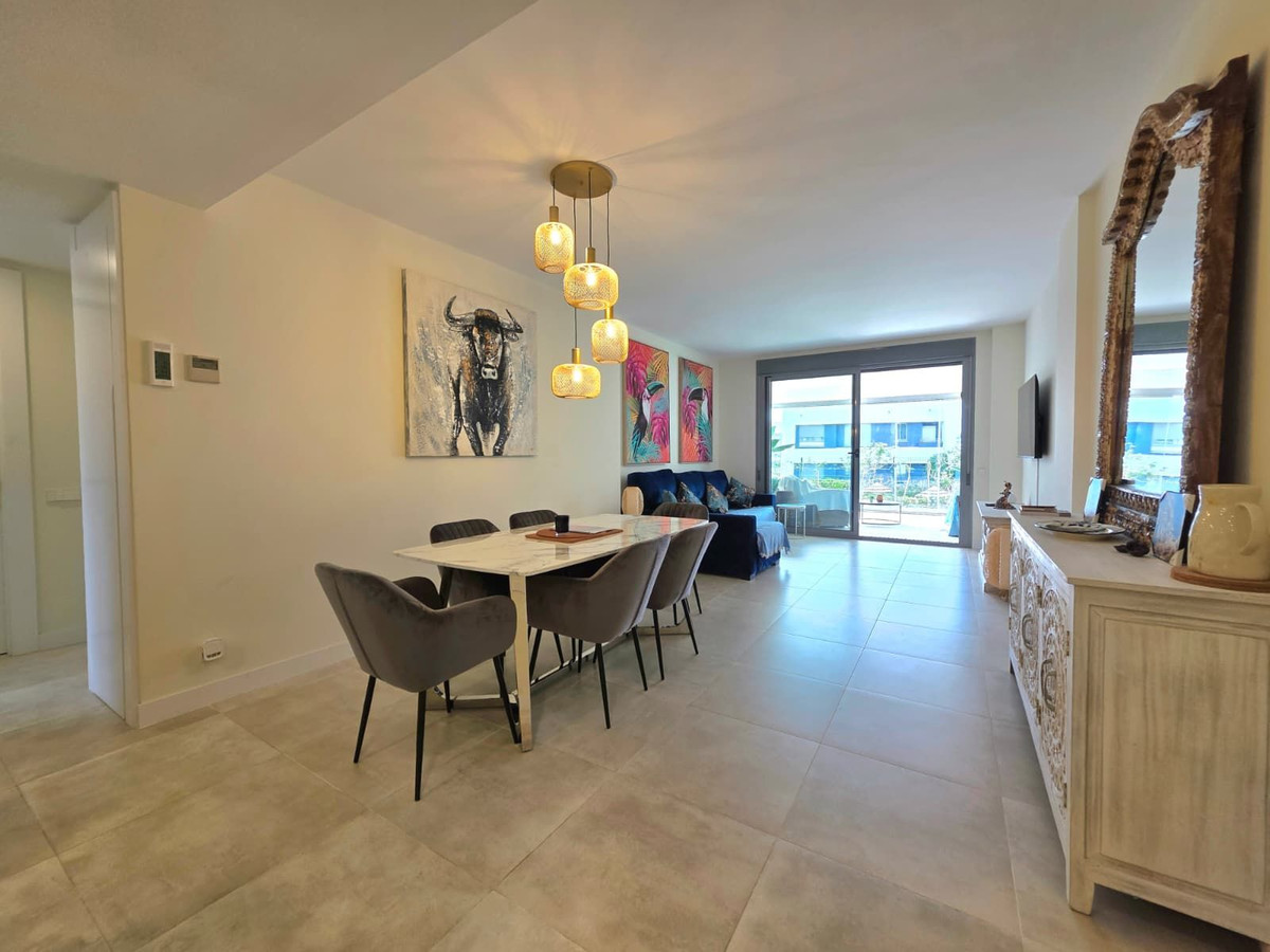 2 Bedroom Apartment in Estepona - Photo 4