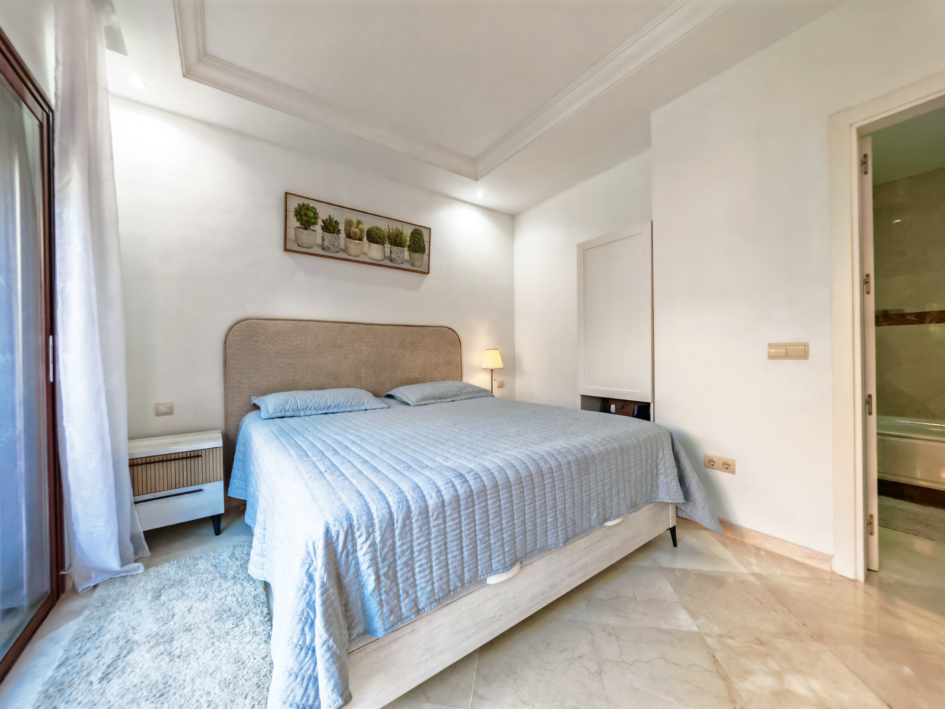 3 Bedroom Apartment in Marbella - Photo 13