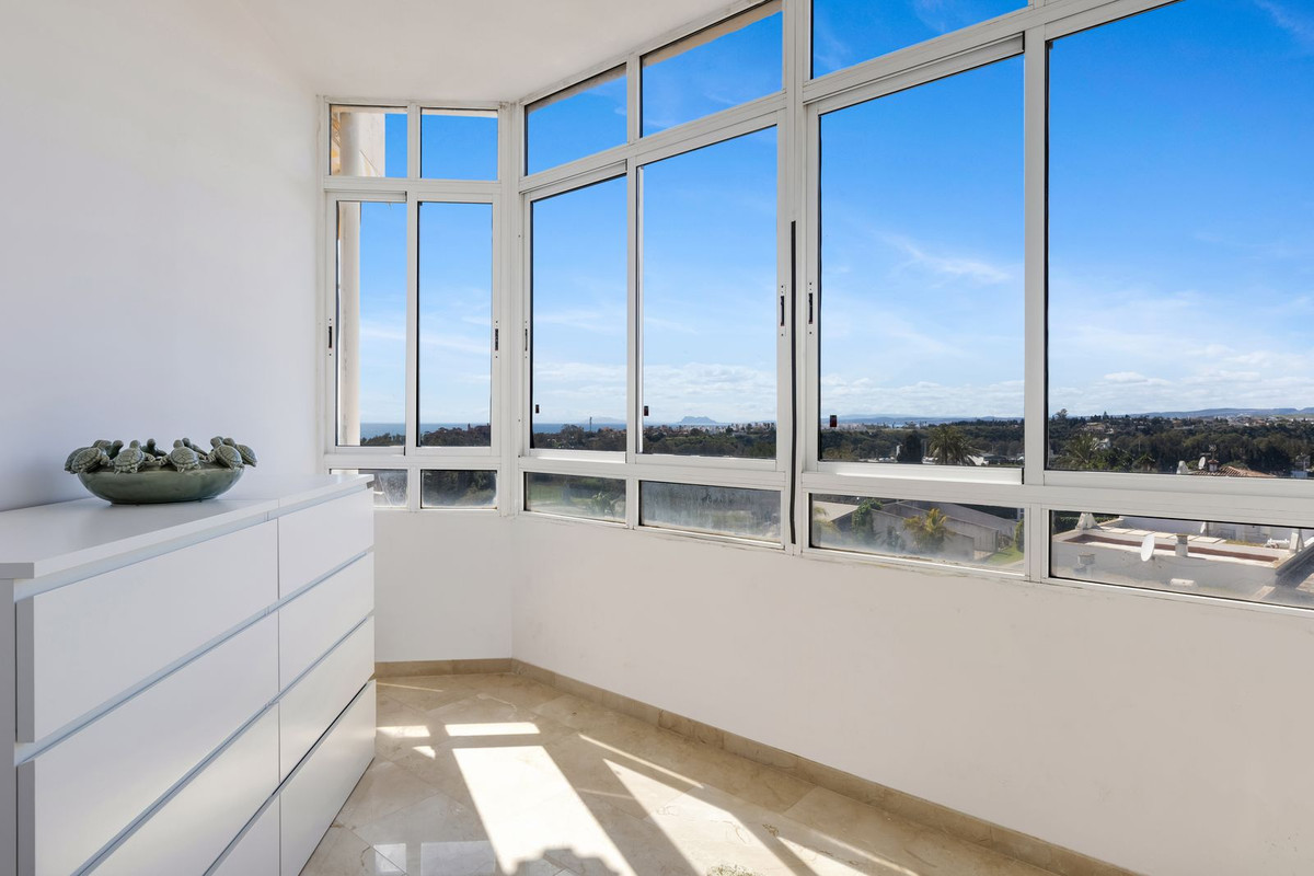 1 Bedroom Apartment in Estepona - Photo 17