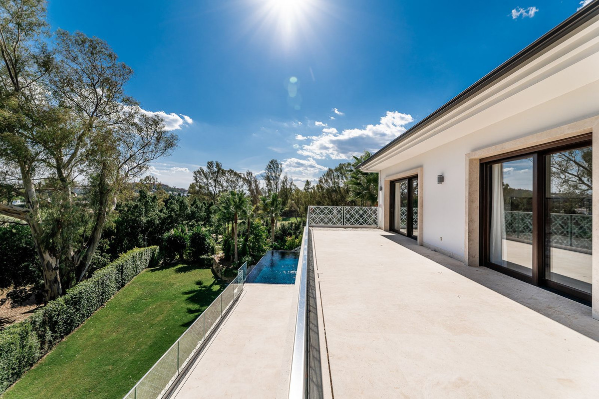 5 Bedroom Villa in Marbella - Photo 16