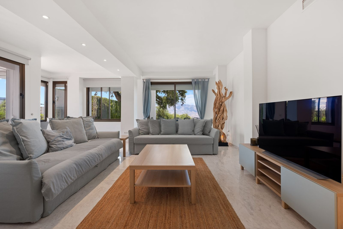 2 Bedroom Apartment in Marbella - Photo 5