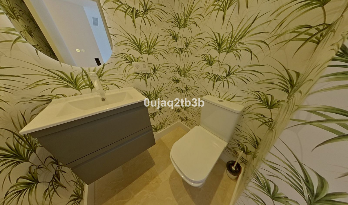 3 Bedroom Apartment in Marbella - Photo 3