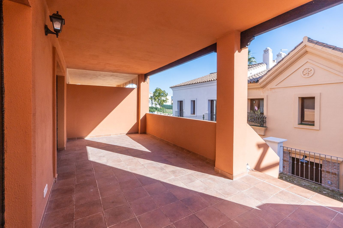 4 Bedroom Townhouse in Estepona - Photo 12