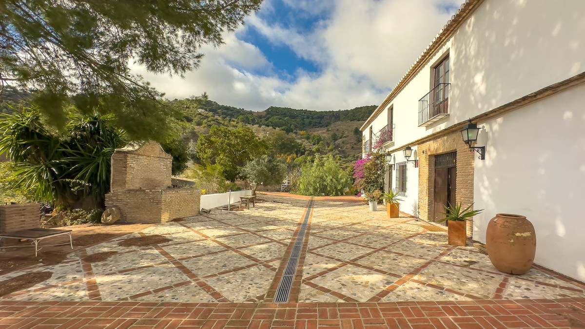 8 Bedroom Country house in Málaga - Photo 4