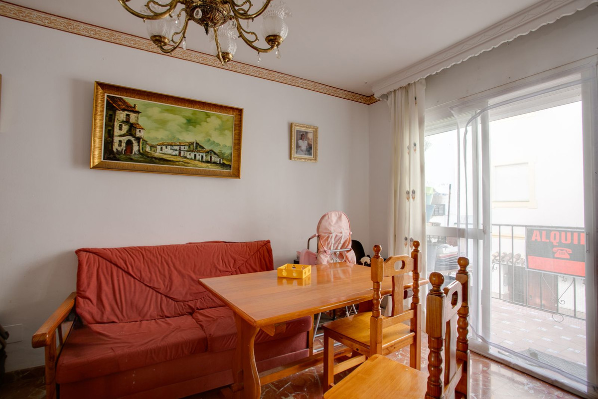 4 Bedroom Townhouse in Estepona - Photo 9