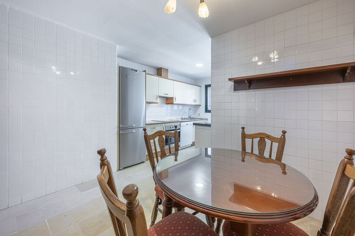 3 Bedroom Apartment in San Pedro de Alcántara - Photo 12